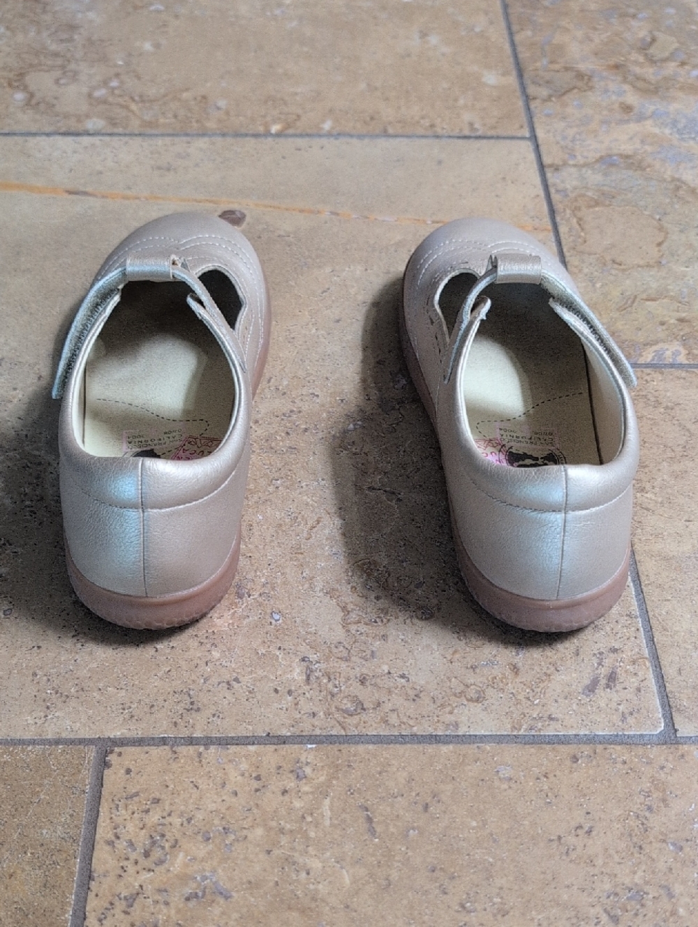 Livie and Luca girl Mary Jane shoes. Gold. Size 3Y. - Picture 3 of 8